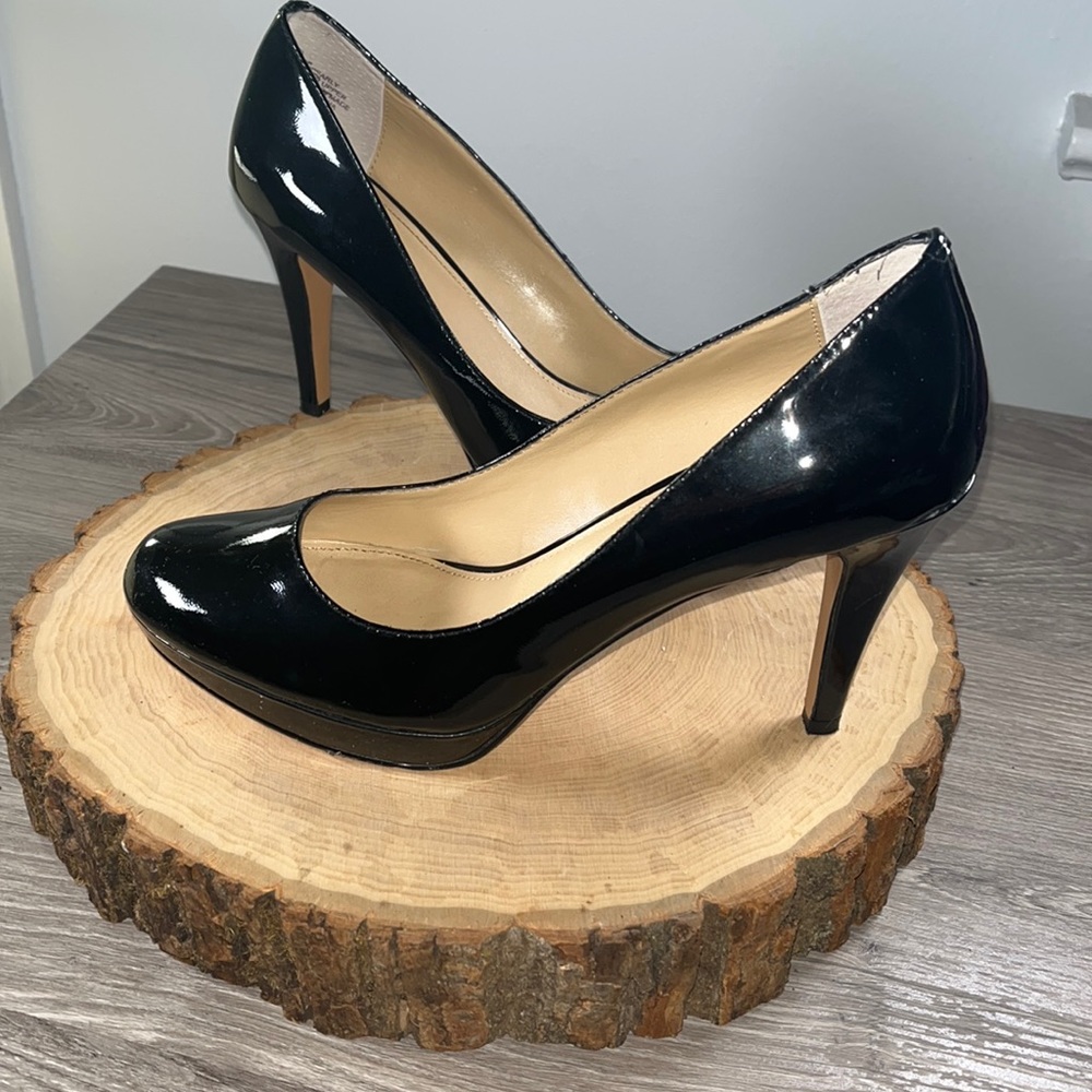 Circa Joan & David Luxe Black patent leather heels size 7.5